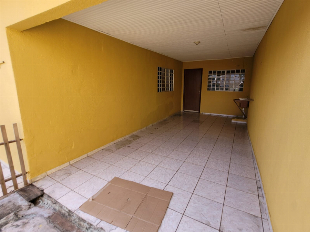 Alugo casa com Dois quartos