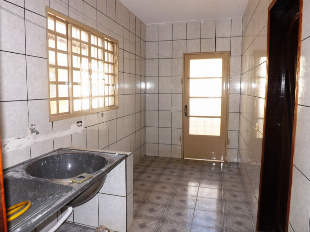 ALUGA-SE CASA JD LICCE. MARINGÁ