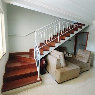Linda Casa assobradada