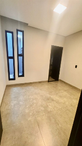 Linda Residência Maringá com 2 Suítes + 1 quarto.
