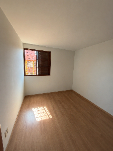 03 quartos e 01 banheiro - Apartamento