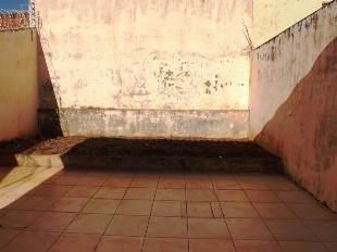 VENDE-SE CASA JD. PINHEIROS II PRÓX. AV. TUIUTI