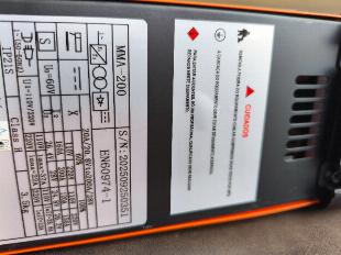 MÁQUINA SOLDA INVERSORA BIVOLT AUTOMÁTICA 127/220V 200 AMPERES
