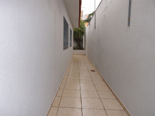 ALUGA-SE CASA DE FUNDOS AV. GUAIAPÓ Nº 2589. JD. LIBERDADE. PRÓX. C.S.U