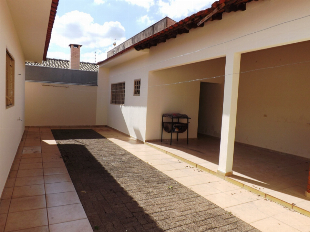 ALUGA-SE CASA JD LICCE. MARINGÁ
