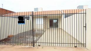 VENDO LINDA CASA NOVA C/ QUINTAL TODA EM CONCRETO E CHURRASQUEIRA, ACABAMENTO DE PRIMEIRA – QUASE NO CENTRO, UMA QUADRA DA RUA PRINCIPAL DA CIDADE