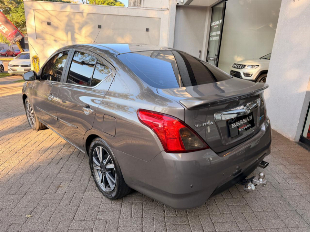 Nissan Versa Unique 1.6 16v flexstar 4p aut.