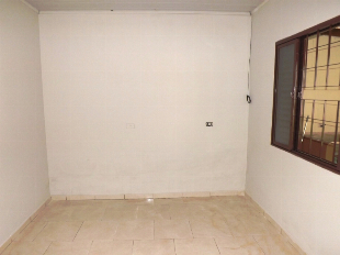 ALUGA-SE CASA JD SANTA CLARA. PRÓX. AV. PEDRO TAQUES
