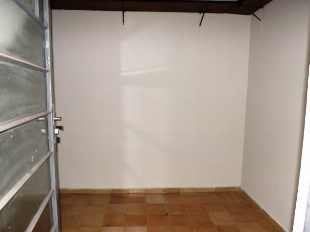 ALUGA-SE APTO SOBRE LOJA. COMERCIAL OU RESIDENCIAL. AV. PEDRO TAQUES Nº 1350. EM FRENTE A SANEPAR