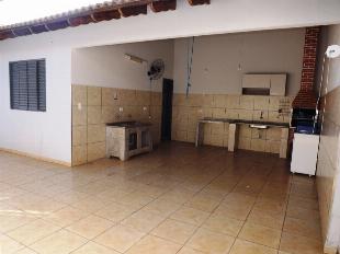 ALUGA-SE CASA JD. ALVORADA PRÓX. PRAÇA FARROUPILHA