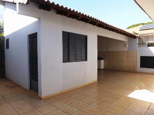 ALUGA-SE CASA JD. ALVORADA PRÓX. PRAÇA FARROUPILHA