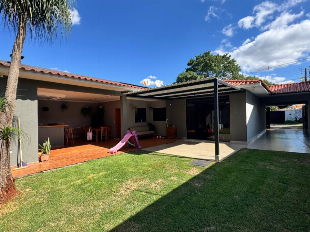 Casa no Condomínio Monte Alto