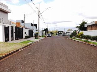 VENDE-SE EXCELENTE TERRENO JARDIM BOM JARDIM. BAIRRO REPLETO DE BELAS CASAS.
