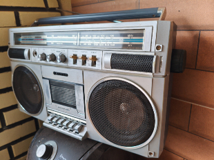 RÁDIO SANYO BOMBOX  FM/AM E TOCA-FITAS