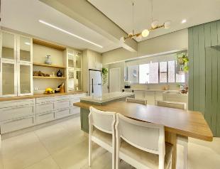 OPORTUNIDADE DESSE BELÍSSIMO APARTAMENTO SEMI MOBILIADO NO EDIFÍCIO FLAMBOYANT