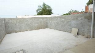 VENDO LINDA CASA NOVA C/ QUINTAL TODA EM CONCRETO E CHURRASQUEIRA, ACABAMENTO DE PRIMEIRA – QUASE NO CENTRO, UMA QUADRA DA RUA PRINCIPAL DA CIDADE