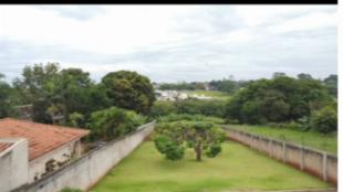 Sobrado contendo 1 apto + 2 salas comerciais, terreno gde, prox. ao country club,bosque 2.