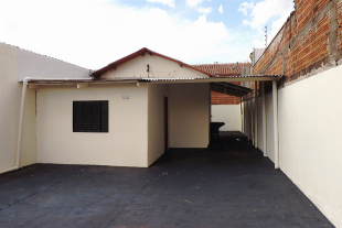 ALUGA-SE CASA CONJ. H. JOÃO DE BARROS CHAMPAGNAT PROX. AV. GUAIAPÓ