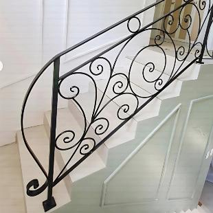 Peças decorativas em arabesco de metal