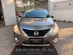 Nissan Versa Unique 1.6 16v flexstar 4p aut.