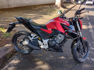 Honda CB 300F Twister Vermelha - Impecável + Acessórios