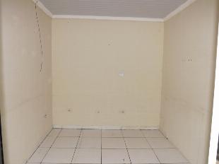 ALUGA-SE CASA DE FUNDOS  CONJ. GUAIAPÓ