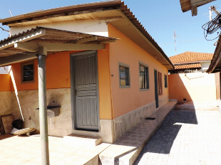 ALUGA-SE CASA DE FUNDOS VILA MORANGUEIRA