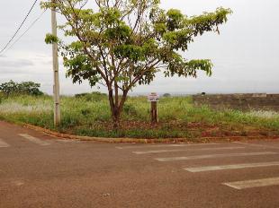 VENDE-SE EXCELENTE TERRENO ESQUINA JD TERRA BELA PRÓX. COND. ALPHVILLE