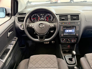 Volkswagen Fox Highline 1.6 Flex (Baixo Km)