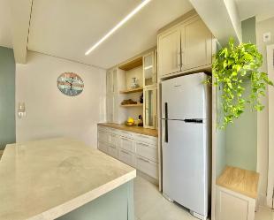 OPORTUNIDADE DESSE BELÍSSIMO APARTAMENTO SEMI MOBILIADO NO EDIFÍCIO FLAMBOYANT