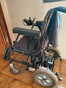 Vendo cadeira de rodas motorizada marca freedom