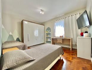 OPORTUNIDADE DESSE BELÍSSIMO APARTAMENTO SEMI MOBILIADO NO EDIFÍCIO FLAMBOYANT