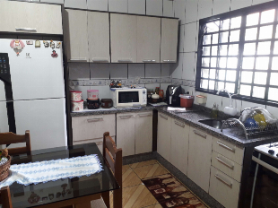 VENDE-SE 02 CASAS NO MESMO TERRENO.
