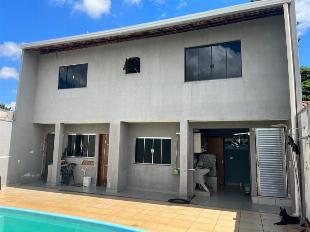 VENDE OU TROCA,  CASA COM PISCINA, CANIL PARA PETS  E CORREDOR LATERAL.