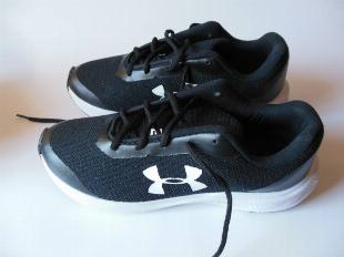 Tênis Under Armour n. 38 na caixa