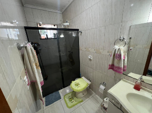 Oportunidade na Av. Danilo Massuia - Salão Comercial + Casa com 2 Quartos