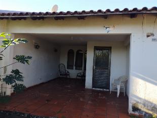 Casa em MARINGÁ, no Ouro Cola