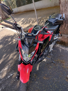 Honda CB 300F Twister Vermelha - Impecável + Acessórios
