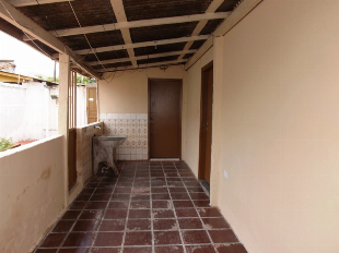 ALAUGA-SE CASA VILA MORANGUEIRA EM FRENTE AO COLÉGIO FARIA PIOLI