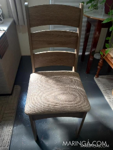 Imagem do anuncio 2 Cadeiras rústicas com assento acolchoado