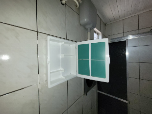 Alugo casa com Dois quartos