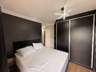 Apartamento Mobiliado para Locação com Suíte, Escritório, Sacada e Garagem Coberta