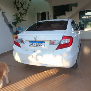 Civic 2013/2014 de cor branca 1.8 LXS