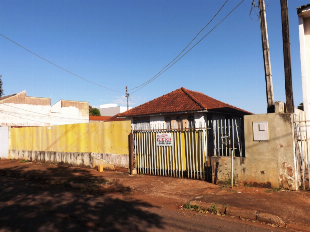 VENDE-SE CASA VILA SANTO ANTONIO PRÓX. IGREJA. TERRENO 641M².