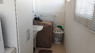 Vendemos apartamento duplex, com dois quartos, próximo a UEM.