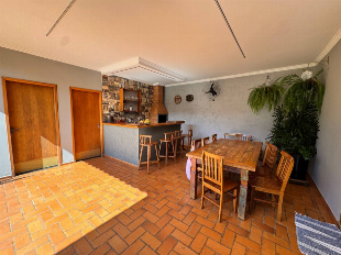 Casa no Condomínio Monte Alto