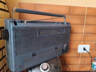 RÁDIO SANYO BOMBOX  FM/AM E TOCA-FITAS