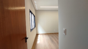 Casa de Alto Padrão com 3 Quartos, Pé-Direito Duplo e Cozinha Gourmet à Venda ou Locação em Maringá/PR