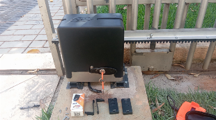 Portão eletrônico deslizante DZ Stark 600 1/3, força bruta com parada suave.