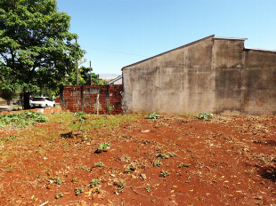 VENDE-SE EXCELENTE 1/2 TERRENO LOTEAMENTO SUMARÉ SUB ESQUINA C/ AV. PEDRO TAQUES.